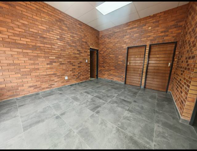 1,162M² WAREHOUSE TO LET IN ORMONDE
